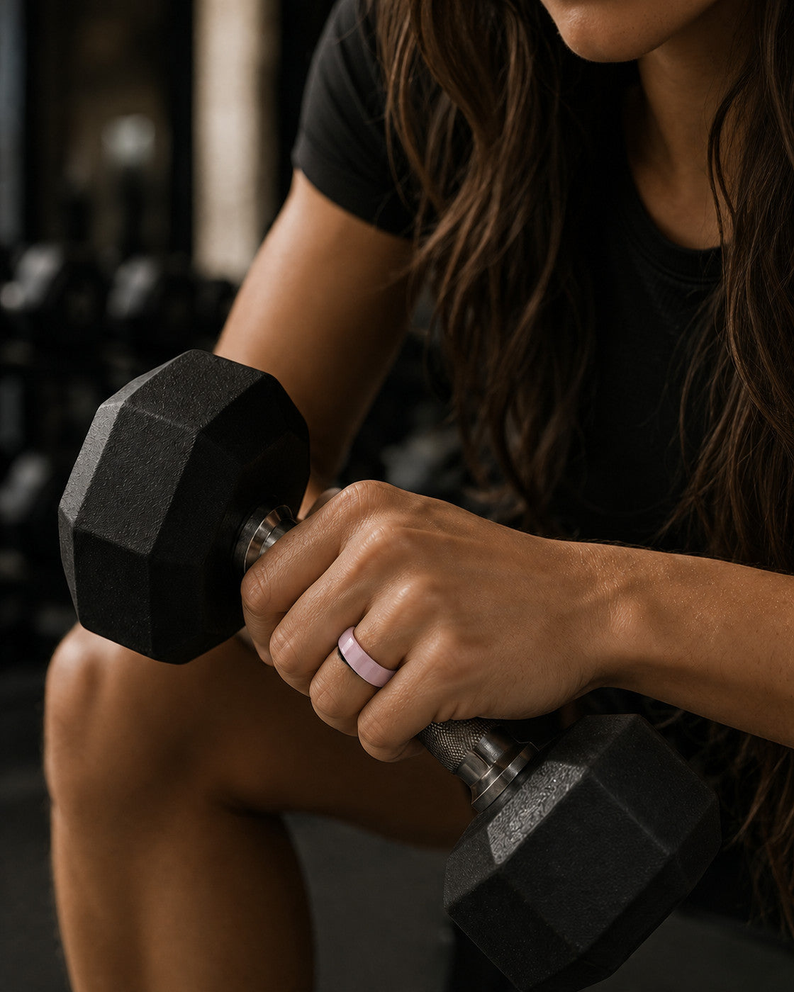 Kayza PRO pink smart ring worn during dumbbell training in the gym